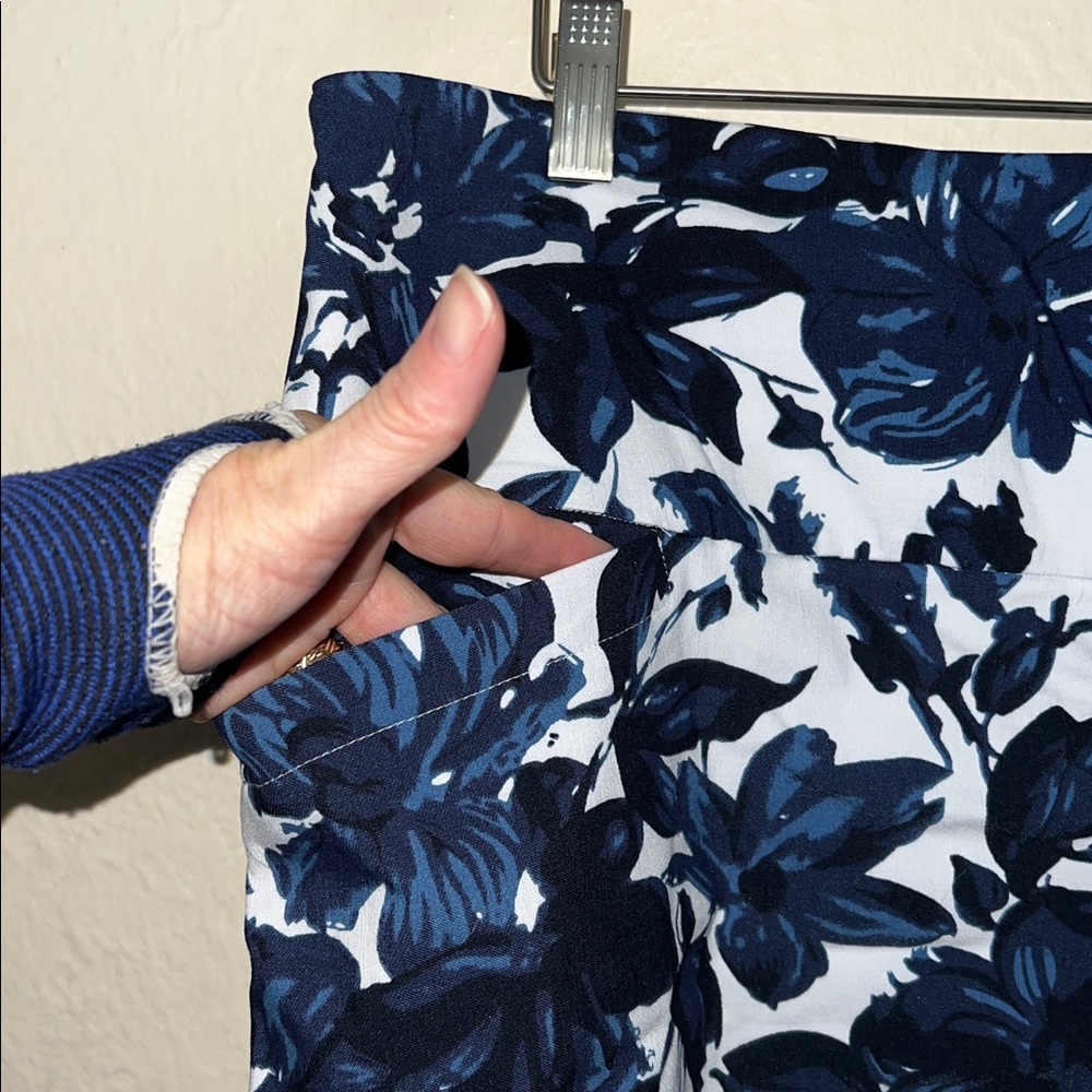 S.C.&CO. XXL skort nwt 360 control blue floral - Picture 3 of 5